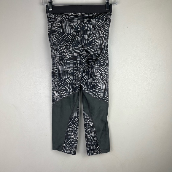 Nike Pro Hypercool Drift Capri Leggings Gray White Mid Rise Athletic Small - Picture 7 of 12